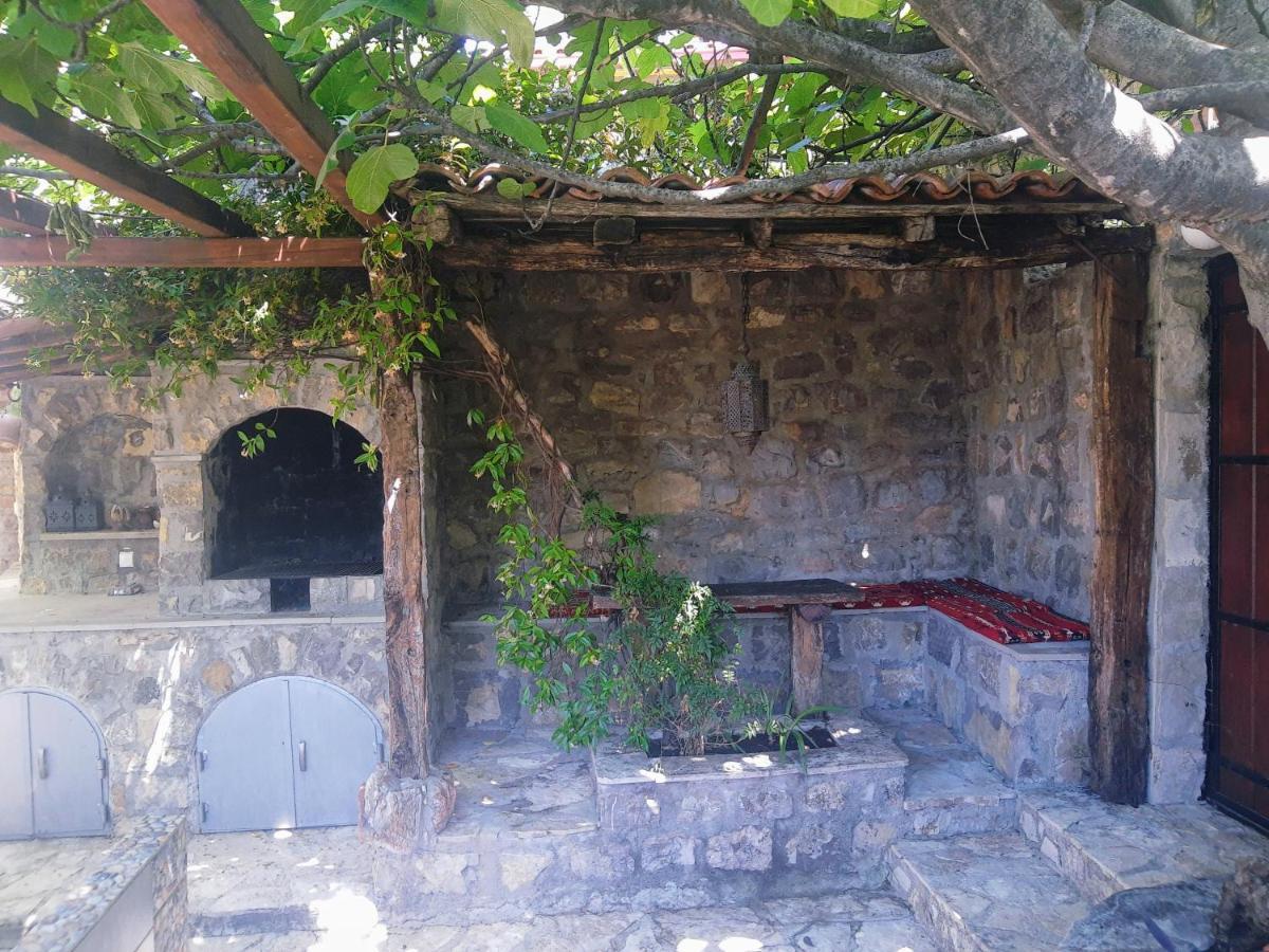 Sea-Side Old Stone Villa With A Private Garden Budva Luaran gambar