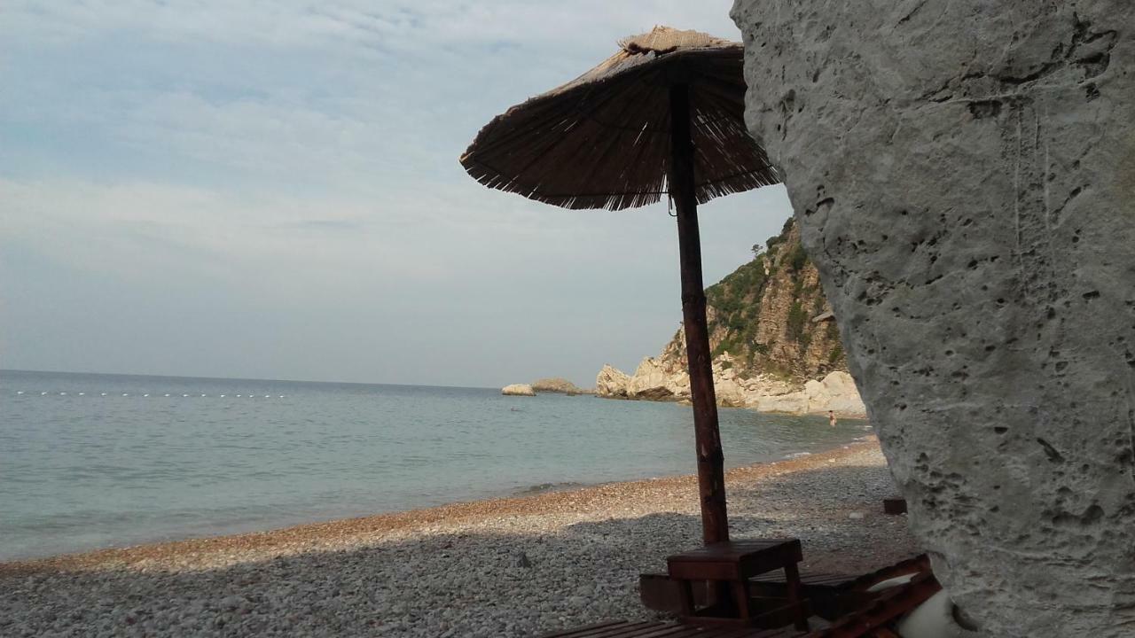 Sea-Side Old Stone Villa With A Private Garden Budva Luaran gambar